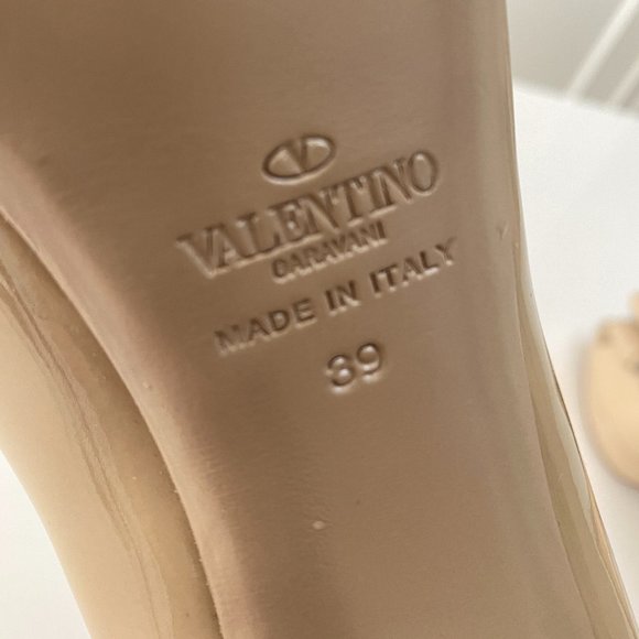 Valentino Garavani Bow Patent Nude Heels - Picture 7 of 7